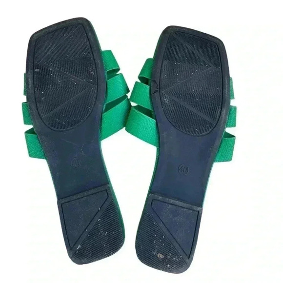 GORGLITTER Women's Crocodile Embossed Flat Cross Strappy Open Toe Slide Sandals - Picture 6 of 7